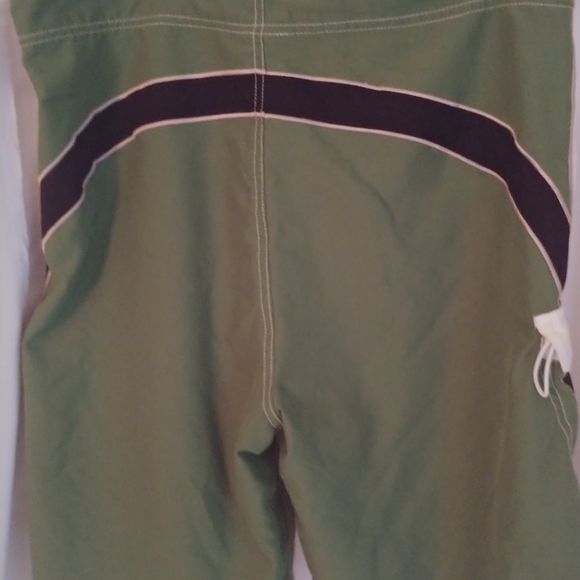 Men's size 32 swim shorts - Picture 4 of 5